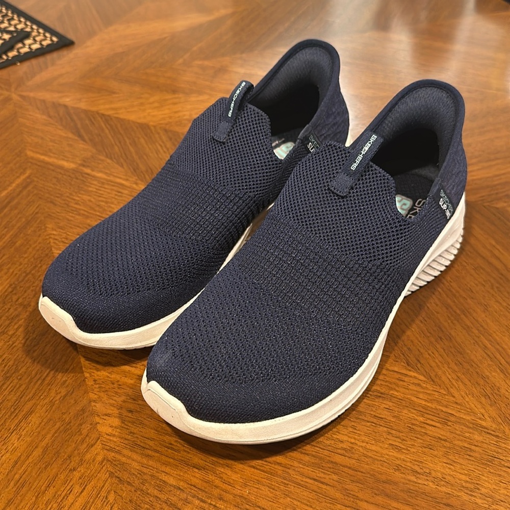 NEW Skechers Slip-In Sneakers, Size 7.5